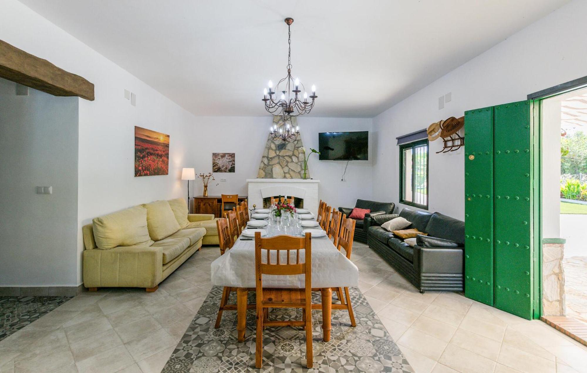 6 Bedroom Amazing Home In La Puebla De Los Infan La Puebla de los Infantes Eksteriør billede