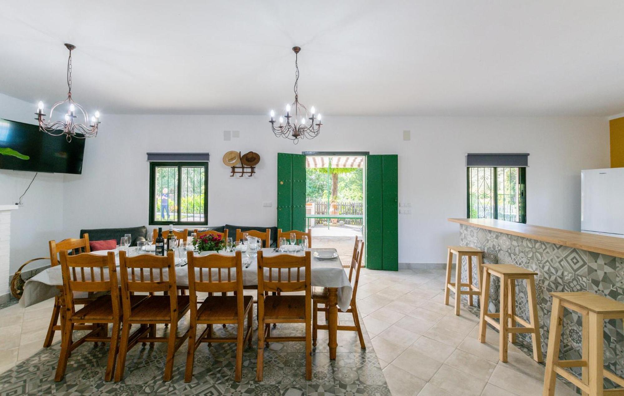 6 Bedroom Amazing Home In La Puebla De Los Infan La Puebla de los Infantes Eksteriør billede